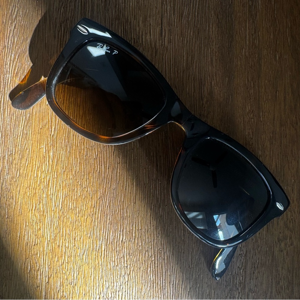 Ray-Ban Folding Wayfarer - Tortoise - Picture 2 of 3